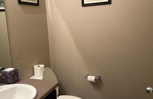 Stylish 4-Bed House - Spruce - Parking - Garden - Wi-Fi - Foto 20