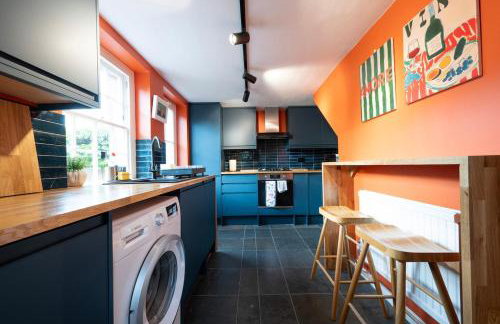 Charming 3BR Cottage Sleeps 8 - 15 Mins to Centre - Foto 21