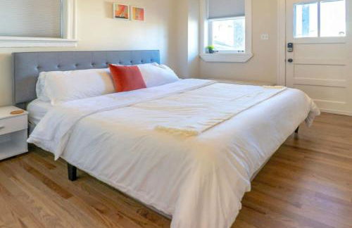 Tower Grove Park 4BR Home with Garage ABODEbucks - Photo 17