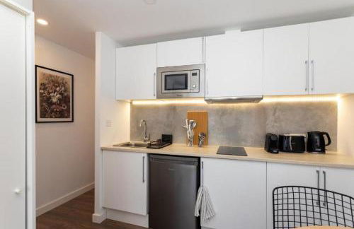 Sunshine Studios Portside Gothic - Photo 17