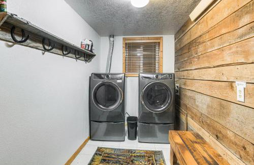 Wyoming Cabin with Hot Tub and Mountain-View Deck - Foto 30