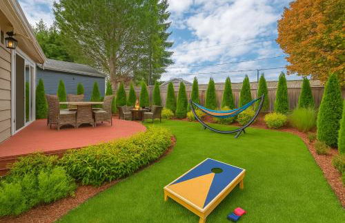 Entire house with Four Bedrooms, Hot Tub, BBQ, Private Backyard, FREE WiFi and Parking, near Seattle, EV - Foto 4