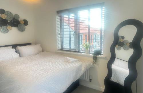 4 Bed House - Sleeps 7 - Pets - Parking - Wifi - Foto 11