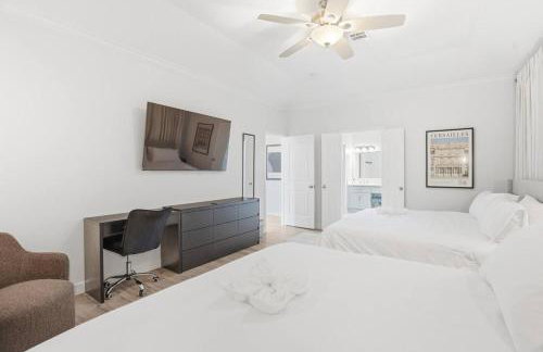 O18B Spacious 3BR Home Sleeps 10 With 2 Living Areas - Foto 36