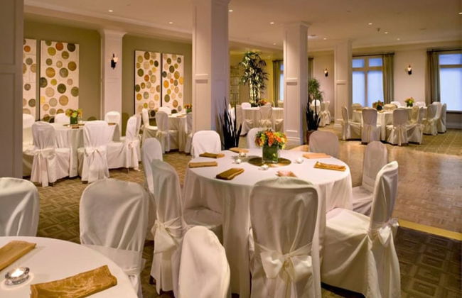 Global Luxury Suites at The Village - Photo 54