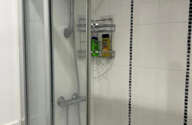 4 Beds 2 Bath Lift Refurbished MONTHLY DISCOUNTS - Foto 28