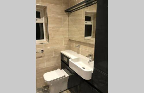 Bright, stylish Studio flat with Sky Sports - Photo 12