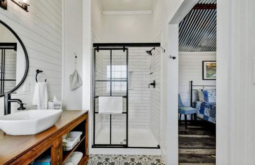 Bonny Bluebonnets Cottage With Stunning Hill Country Views - Photo 38