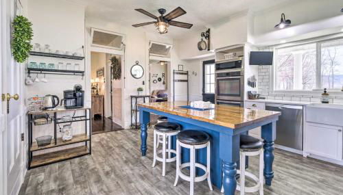 Renovated Farmhouse w Mountain Views and Fire Pit - Foto 4