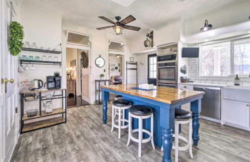 Renovated Farmhouse w Mountain Views and Fire Pit - Foto 4