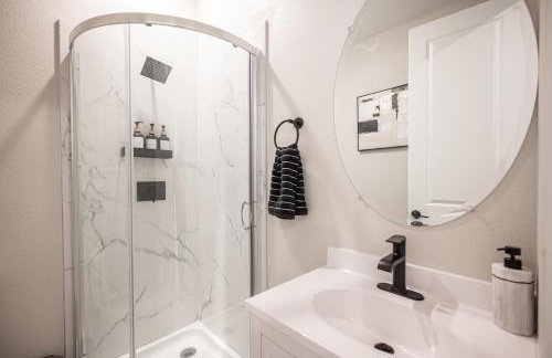 Modern Spacious 6BR Villa with Game Loft 5 Min to Strip, Stadium & Shopping! - Foto 37