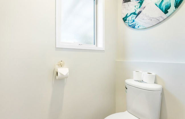 A Home away from Home - Netflix -Parking - Foto 34