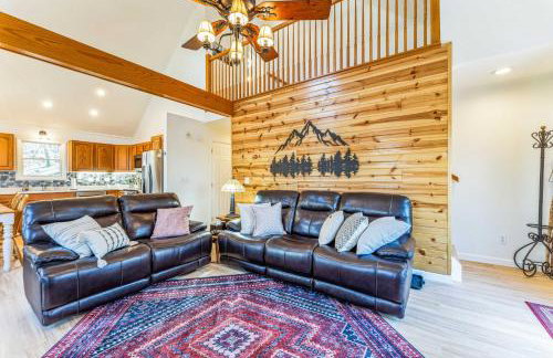 'The Eagles Nest at Alpine' Cabin w/ Fireplace! - Photo 6