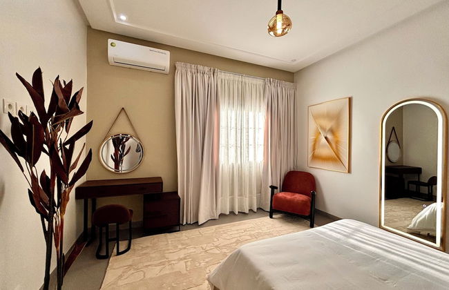 Lighthouse Signature Suites - Photo 25