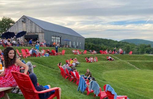 Luxury 4BR in Hudson Valley on a 8 Acre Estate - Hot Tub, Large Firepit, Oversized 38 Ft Deck! - Foto 50