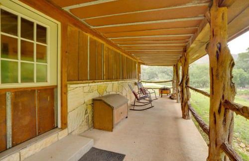 Rural and Horse-Friendly Cabin about 24 Mi to Bandera! - Foto 19