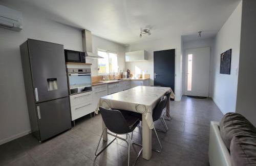 En Ardèche, maison de vacances L'Odalys climatisée avec sa piscine privée et chauffée - Foto 13