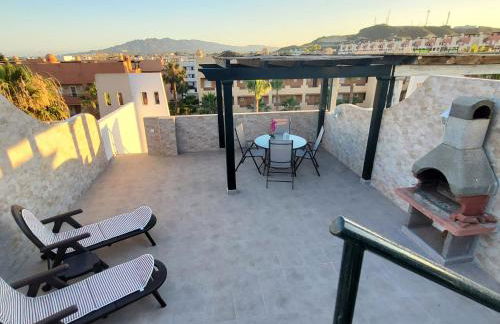 Ático dúplex con piscina privada y vistas al mar en Paraíso de Vera! - Foto 44