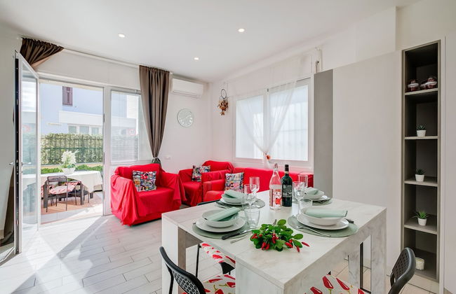 Serafina Beach House - Photo 4