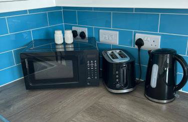 Super Cozy I Sleeps 3 I Fast Wi-Fi I Self Check-in I Free Parking I LongTerm Rates Available - Foto 18