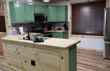 The Brady Retreat Hot tub and pool - Foto 13