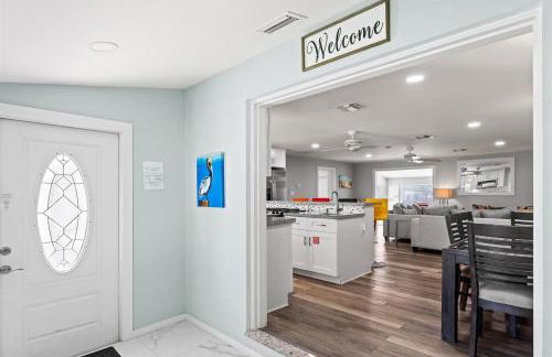 Sea Glass Dreams - Waterfront Pool Home, Mini Golf, Game Room, 110' Dock - Foto 34