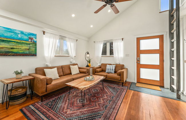 Vibrant Downtown Bungalow – Walk Everywhere! - Foto 14