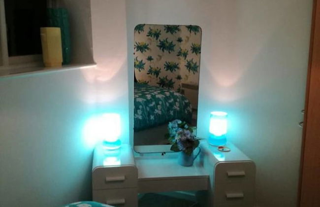 Flat - Sleeps 4 - Parking - Close to Airport - Foto 3