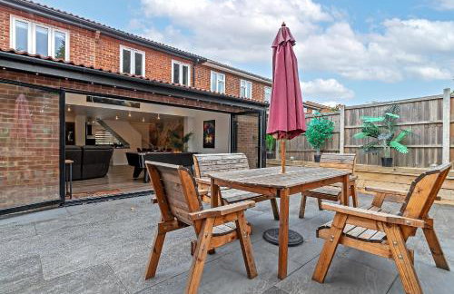 Contractors Heaven-POOL TABLE-THREE BEDROOM HOUSE WITH SEPARATE ONE BEDROOM SELF CONTAINED-Close to AIRPORT - Foto 37