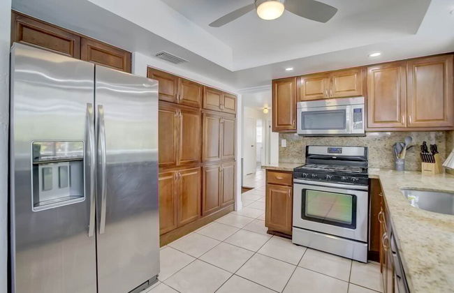 Riverfront King Bed Pool Nearby Beach - Foto 23