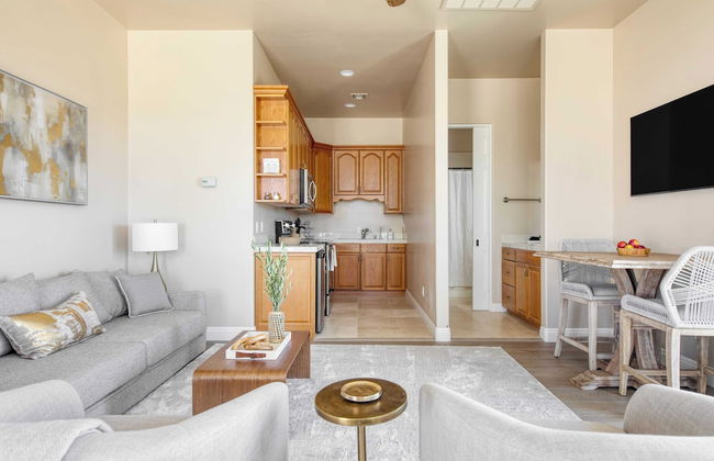 Modern Temecula Mansion w Pool, Hot Tub, Guest House & Valley Views Camila by Avantstay - Photo 41