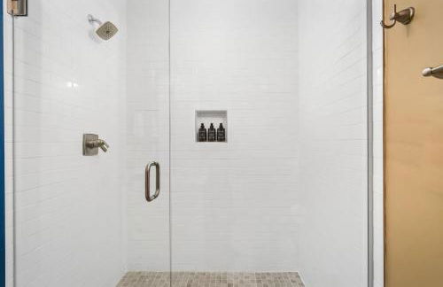 Chic Oasis 2 miles from DT - Pool table - B-Dashy - Foto 36