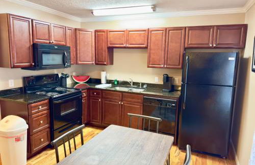 Peaceful Townhouse Near Lake - Foto 16