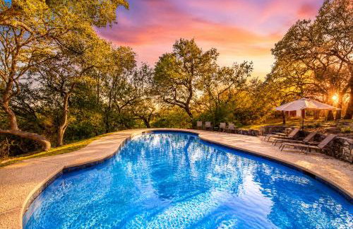 Hill country gem with private pool, deck, firepit, Ping-Pong, foosball, & WiFi - Photo 58