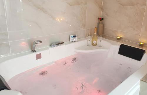 Appartement Bulle d'antan en cœur de ville - Monument classé historique - Grand Jaccuzi - Photo 10