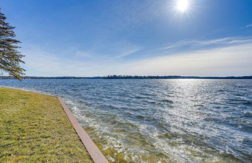 Delton Lake House with Boat Dock Fish, Swim and More! - Foto 1