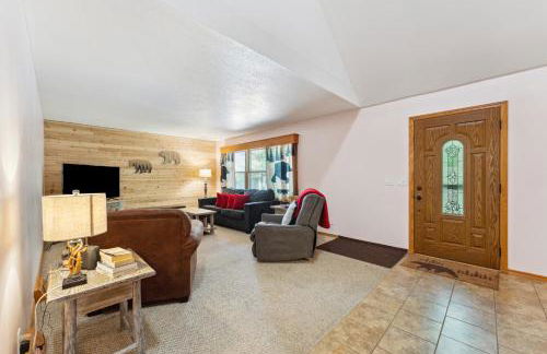 Dog-friendly 6-acre 5BR 3BA home, game room, deck, Wisconsin Dells 10min - Foto 18