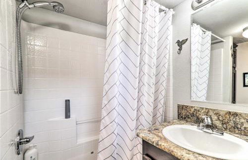 Eureka Tiny Home with Hot Tub and Community Beach! - Foto 18