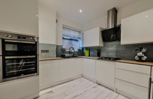 Beautiful Large 3 Bed 2 Bath Flat, Free Parking - Foto 33