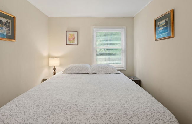 Cozy Colchester Cabin near Lake by RedAwning - Foto 6