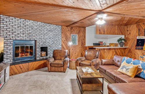 Hot Tub and Spacious Backyard Close to Lake! - Foto 2