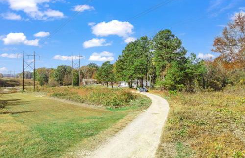 Beachy Getaway - Cozy and Secluded Lodge Home - Foto 37