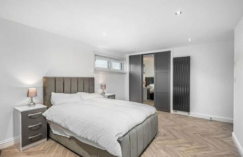 Sea View Luxury Apartment 3 bedrooms Free Parking - By Coast Apartments - Photo 64