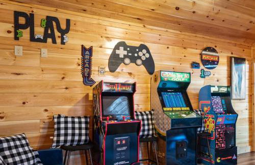 Indoor Pvt Pool, Pkyway, 44, HotTub, BBQ, King - Photo 19