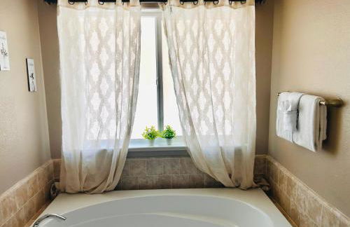 Yosemite Hilltop Gated Villa near Oakhurst, Bass Lake and Mariposa w EVCharger Hottub Grill and Awesome Views! - Foto 37