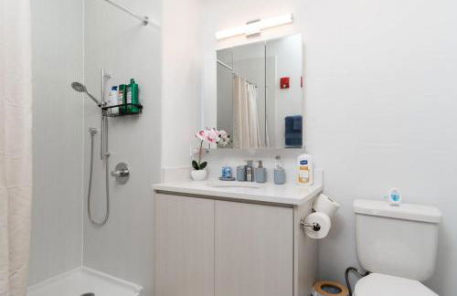 Elegant Stylish Loft Oasis Uptown Rooftop WFH Gym - Photo 15