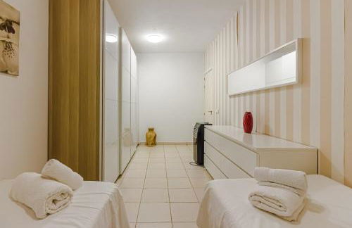 Villa Eleonora, Luxury Villa with Heated Pool Ocean View in Adeje, Tenerife - Foto 67