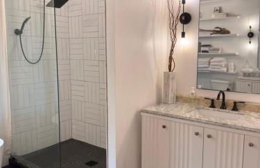 Modern Family 4BR Lake Retreat - Fire Pit - Dock - Foto 32