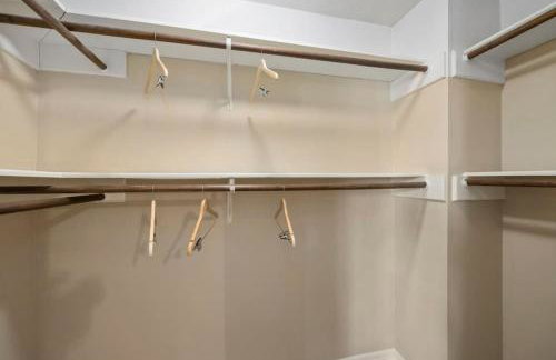 Modern Montrose Townhome Sleeps 10 Walk to Dining & Downtown - Foto 13