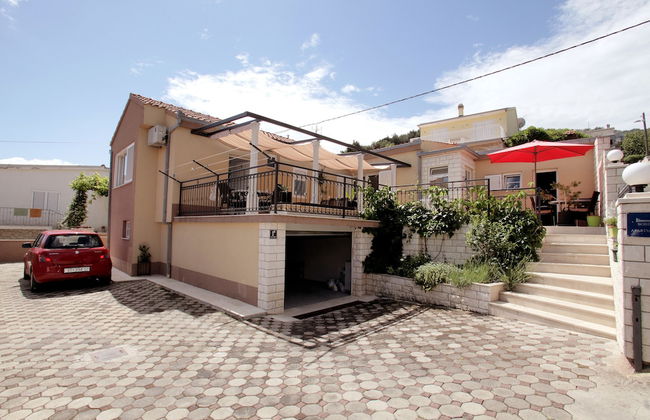 Apartments Viki - Photo 1